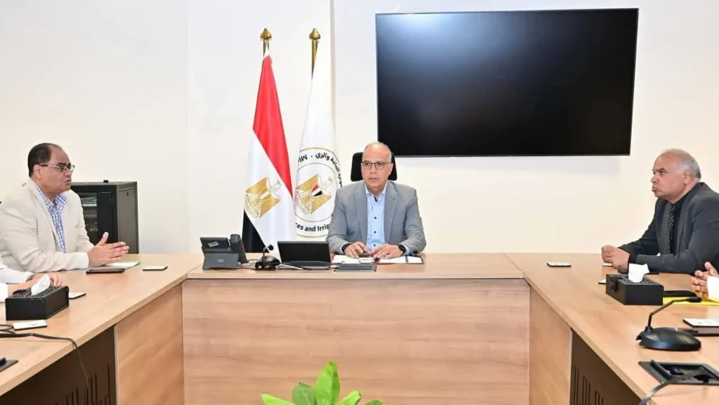 وزير الري يستعرض المنظومة الرقمية لتوثيق الأملاك العامة وأراضي طرح النهر ذات الصلة بنهر النيل