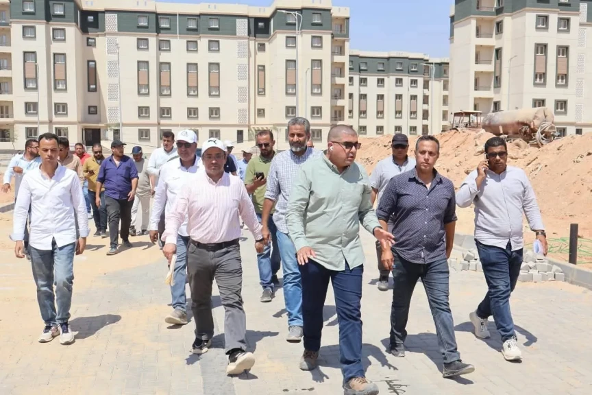 وزيرة الإسكان تتابع موقف تنفيذ عدد من المشروعات وملفات العمل بمدينتي العاشر من رمضان وحدائق العاشر