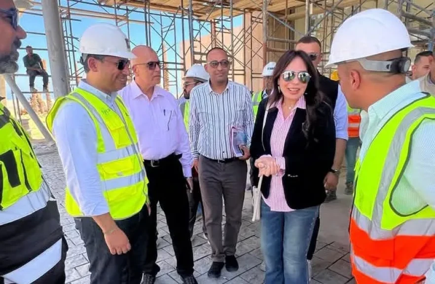 وزيرة الإسكان تتفقد مشروع تطوير منطقة ”علم الروم