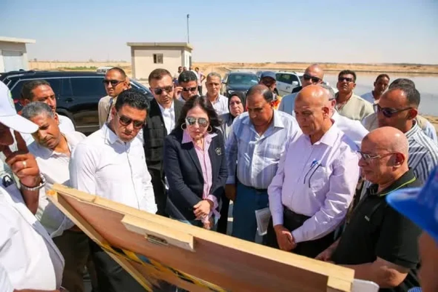 وزيرة الإسكان تتفقد محطة معالجة الصرف الصحي بمدينة مرسى مطروح