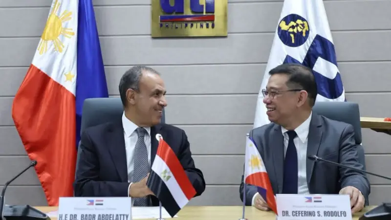 وزير الخارجية يشارك في مائدة مستديرة مع كبار رجال الأعمال الفلبينيين وممثلي غرفة التجارة والصناعة الفلبينية