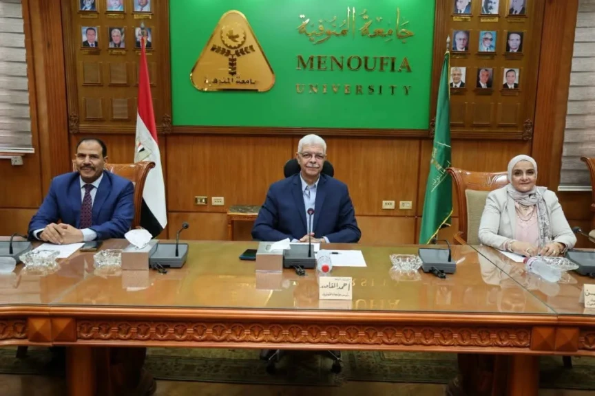 رئيس جامعة المنوفية يتابع مشروعات التحول الرقمي