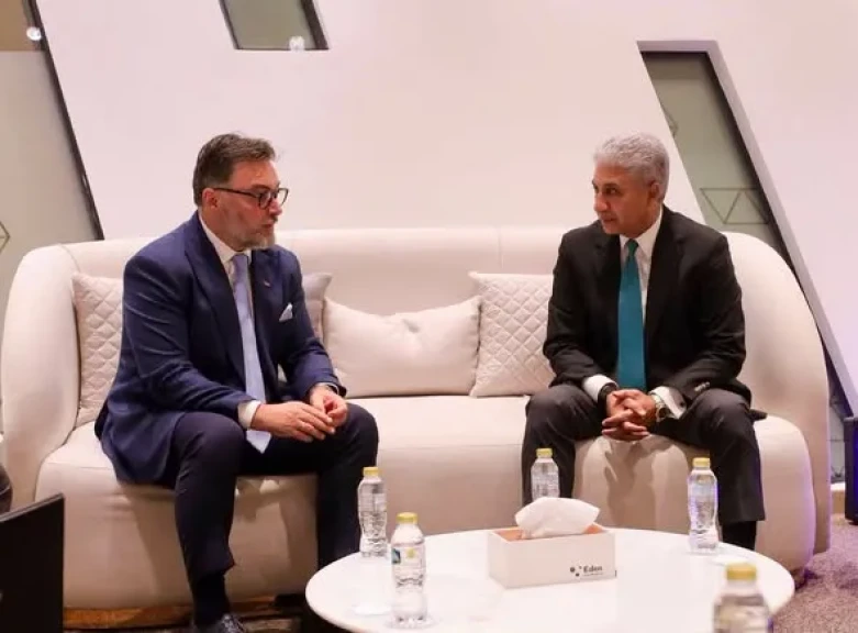 وزير السياحة والآثار يلتقي نائب رئيس مجلس الوزراء البوسني ووزير التجارة الخارجية والعلاقات الاقتصادية والمسئول عن ملف السياحة لبحث تعزيز التعاون السياحي بين البلدين