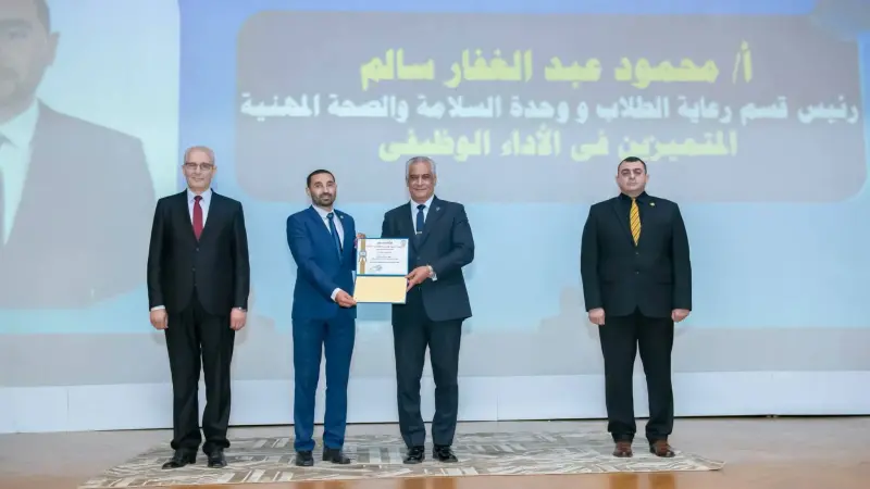 وزير الدولة للإنتاج الحربي يشهد حفل تخرج الدفعة السابعة من الأكاديمية المصرية للهندسة والتكنولوجيا المتقدمة
