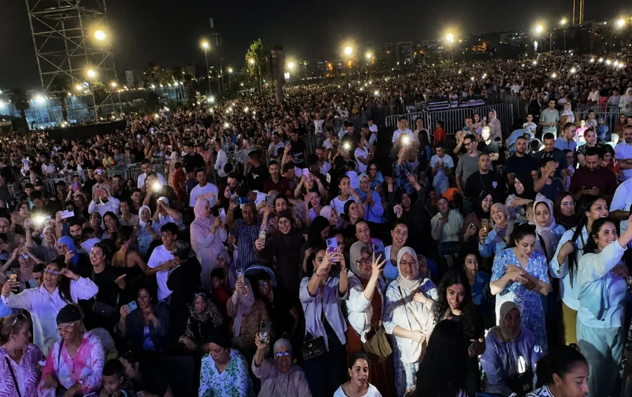 عشرات الآلاف يواكبون ختام محطة الدار البيضاء لمهرجان «العيطة المرساوية»