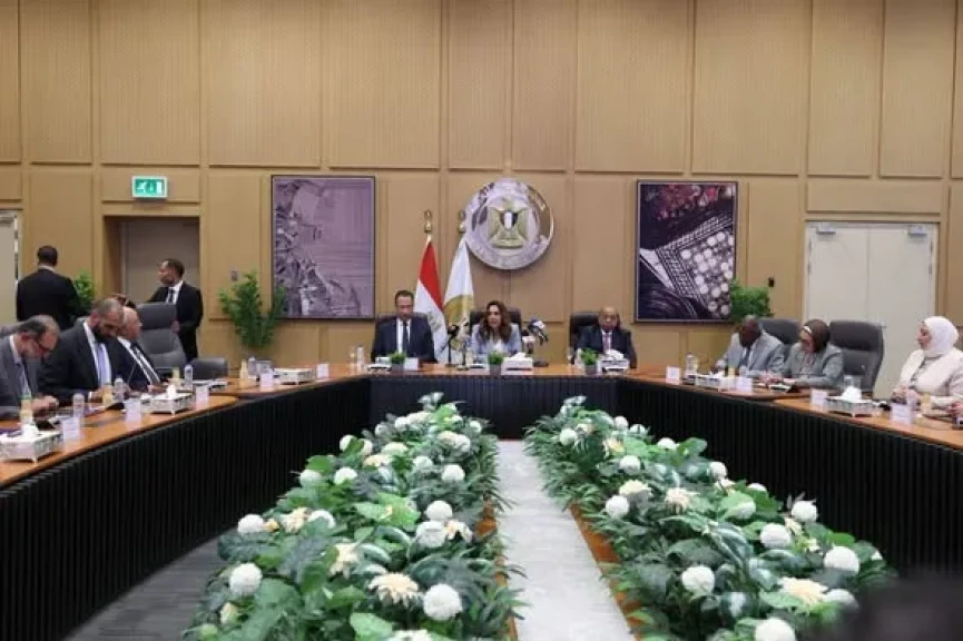 وزيرا التنمية المحلية والبيئة والاتصالات وتكنولوجيا المعلومات يطلقان خدمة ”تراخيص المحال العامة” عبر منصة مصر الرقمية