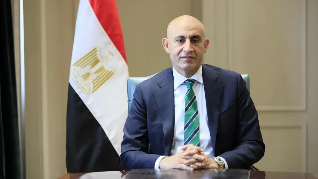 وزير التعليم يوجه بفصل طلاب ارتكبوا واقعة إتلاف أثاث بمدسة حسن علام في ببا ببني سويف عامًا دراسيًا كاملًا وإلزام ذويهم بإصلاح التلفيات وإحالة مدير المدرسة للتحقيق