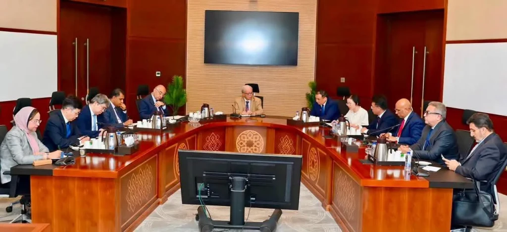 نائب رئيس الوزراء للشؤون الاقتصادية يستقبل رئيس ”CNCEC” الصينية