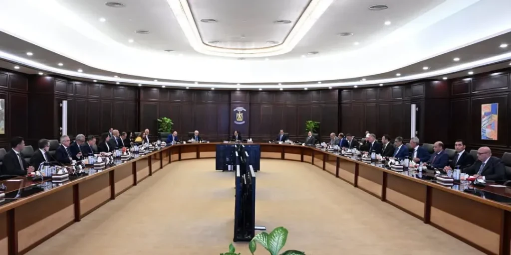 رئيس الوزراء يعلن خلال اجتماع الحكومة ...تخفيض الحد الأدنى للقبول بالجامعات والمعاهد العليا لطلاب الثانوية العامة والأزهرية بشمال سيناء