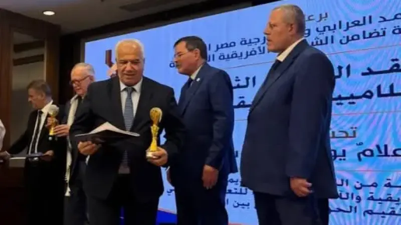 اتحاد الإعلاميين الأفريقي الآسيوي يكرّم الدكتور حسين الهنداوي تقديراً لمسيرته الدبلوماسية والإعلامية والفكرية