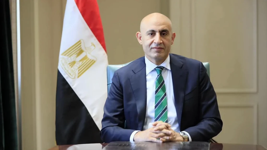 وزير التربية والتعليم يعقد لقاء مع أوائل الثانوية العامة 2026 بعد قليل