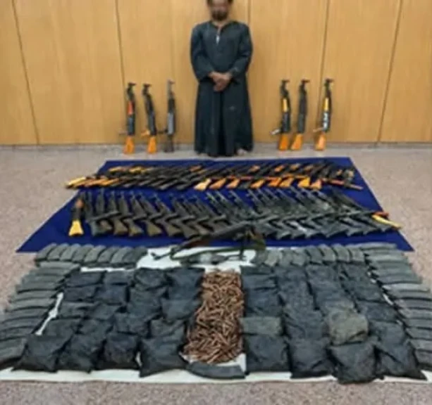 الداخلية:ضبط أحد العناصر الاجرامية لقيامه بالاتجار بالأسلحة النارية