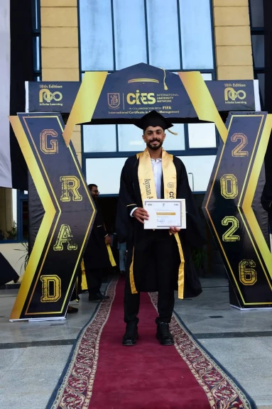 من المستطيل الأخضر إلى الإدارة.. أيمن أشرف يتخرج من دبلومة FIFA وجامعة القاهرة