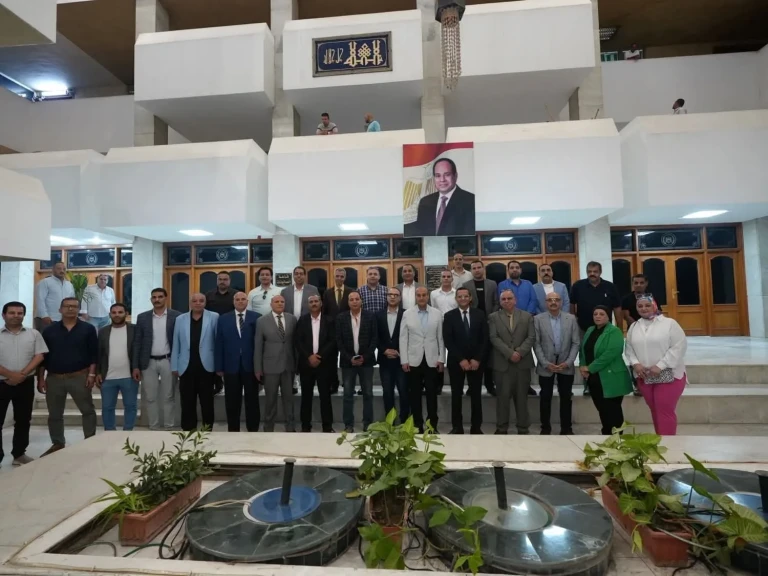 محافظ أسيوط يستقبل نقيب الصحفيين ووفدًا من مجلس النقابة