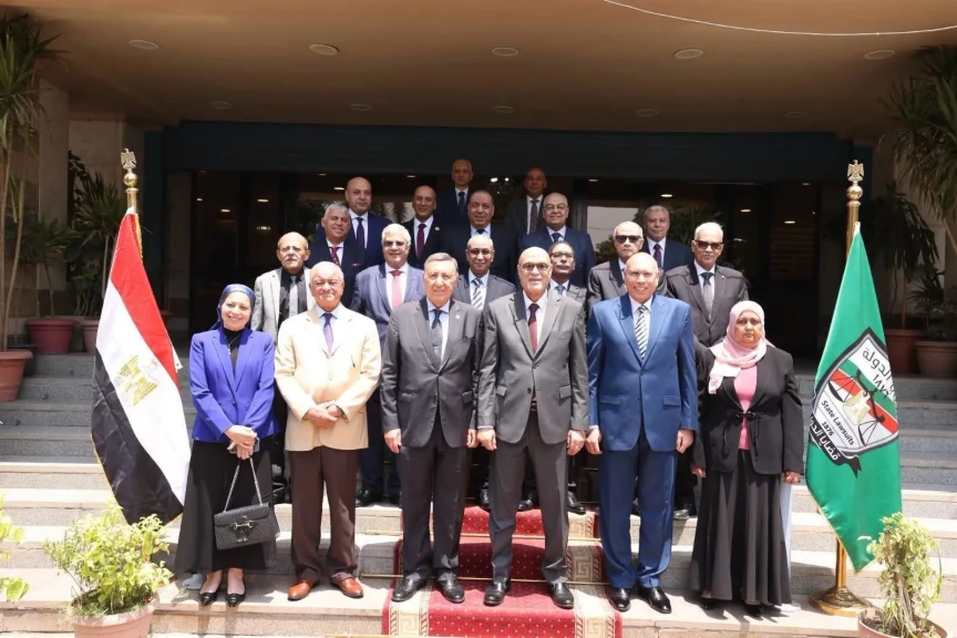 زيارة رئيس المحكمة الدستورية العليا وكامل تشكيل المحكمة لرئيس هيئة قضايا الدولة لتقديم التهنئة بمناسبة تعيينه رئيسًا للهيئة