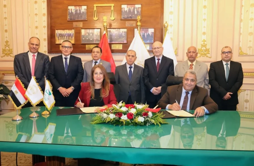 ”رئيس مجلس القضاء الأعلى” يوقّع بروتوكول تعاون مع ”الهيئة القومية للبريد” لتقديم خدمة الإعلان الإلكتروني المسجل