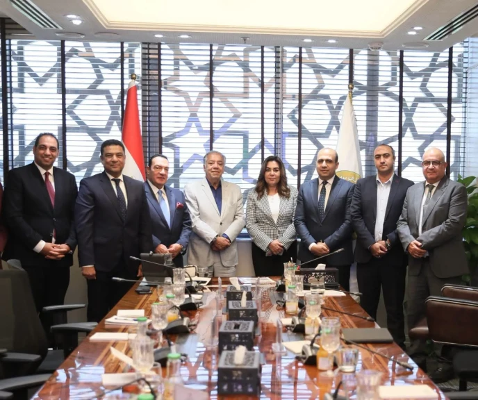 وزيرة التنمية المحلية والبيئة تناقش مع رئيس غرفة الصناعات الكيماوية تعزيز صناعة تدوير المخلفات والاستفادة من الحمأة