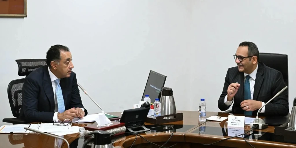 رئيس الوزراء يستعرض خطة التحرك والرؤية الاستراتيجية لرئيس جهاز تنمية المشروعات