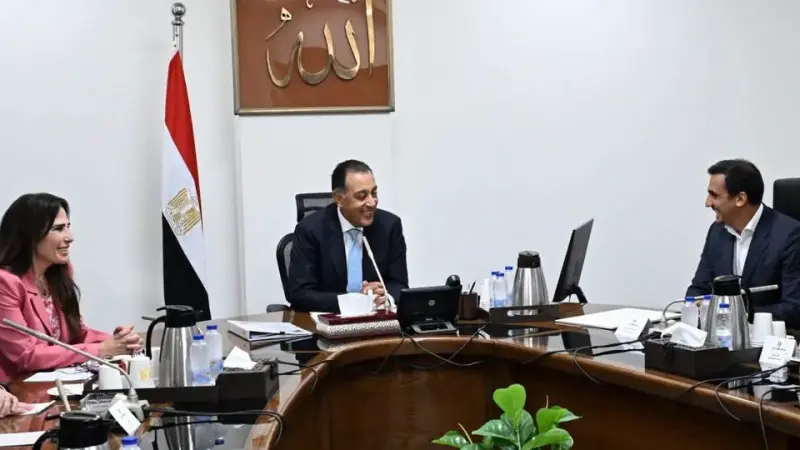 رئيس الوزراء يتابع مستجدات مشروع تنمية وتطوير منطقة ”علم الروم” بالساحل الشمالي