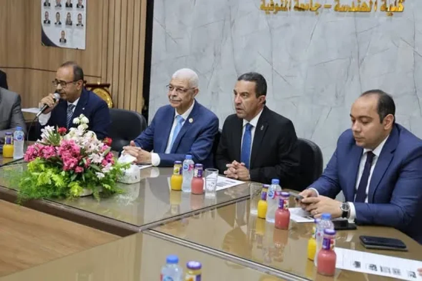 رئيس جامعة المنوفية ومحافظ المنوفية يفتتحان معرض المشروعات الطلابية بكلية الهندسة
