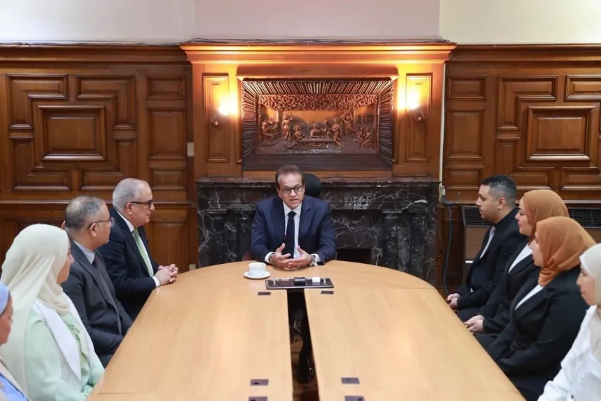 وزير الصحة يُكرم فرق التمريض بعيادات مدينة نصر ومدير عيادة التأمين الصحي بالفرع