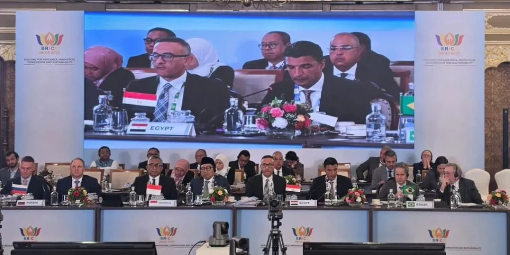 وزير الصناعة يشارك في اجتماع وزراء صناعة دول تجمع البريكس المنعقد بمدينة جايبور الهندية  ويدعو إلى تحويل التعاون الصناعي إلى مشروعات إنتاجية مشتركة