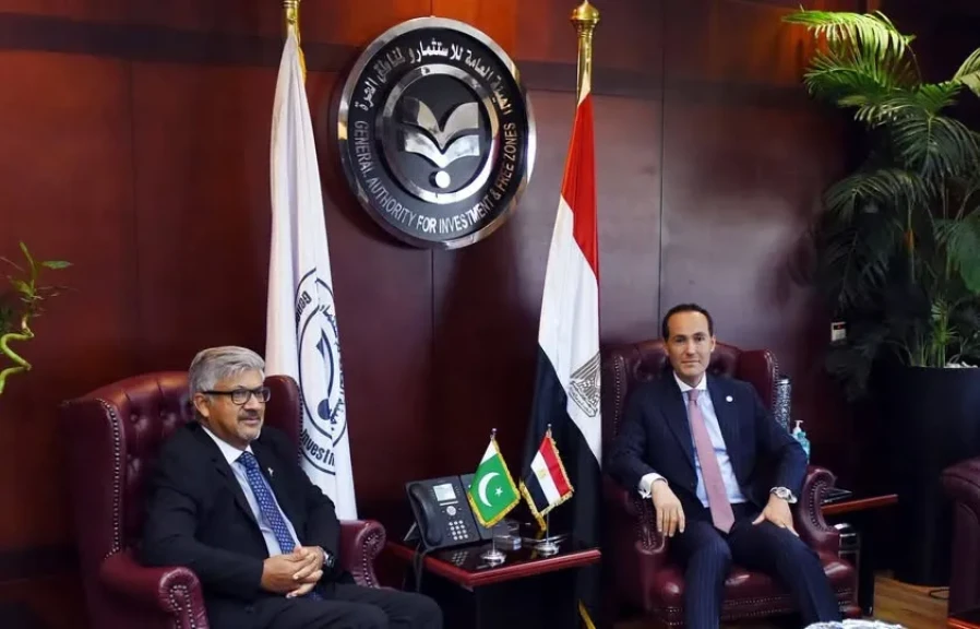 الرئيس التنفيذي للهيئة العامة للاستثمار وسفير جمهورية باكستان لدى مصر يبحثان سبل تعزيز التعاون الاستثماري بين البلدين
