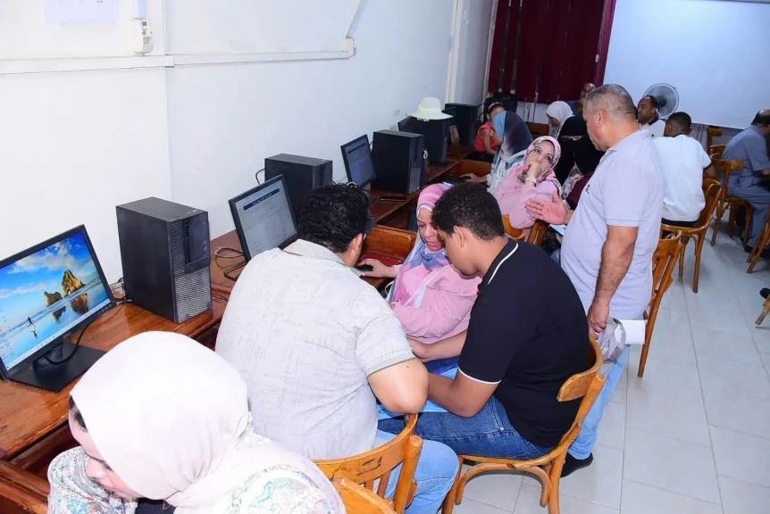 التعليم العالي: الجامعات الحكومية تواصل لليوم الرابع تقديم الدعم الفني لطلاب المرحلة الأولى للتنسيق الإلكتروني