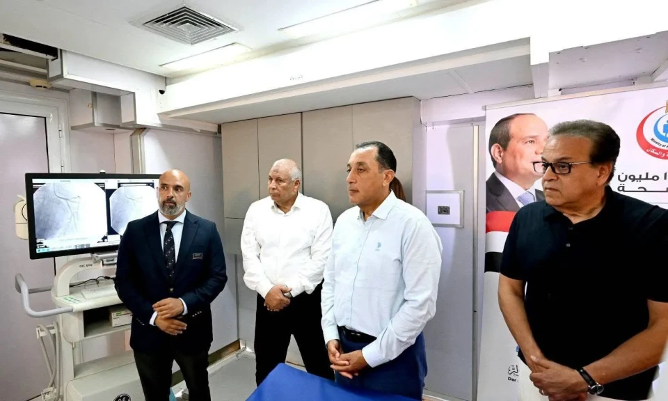 رئيس الوزراء يتفقد الوحدة المتنقلة للتدخلات القلبية والعصبية والعضلية وعلاج السكتات الدماغية