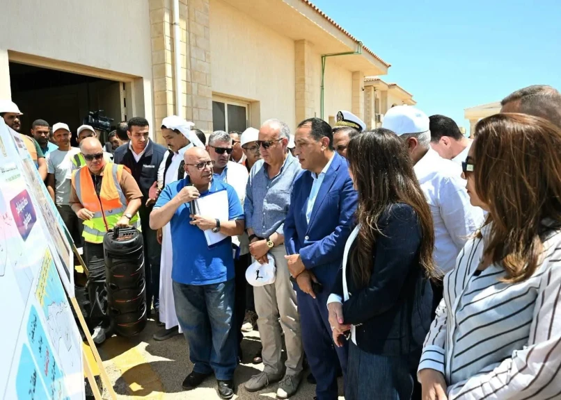 رئيس الوزراء يتفقد مجمع محطات تحلية مياه البحر بالرميلة بطاقة 125 ألف متر مكعب يوميًا