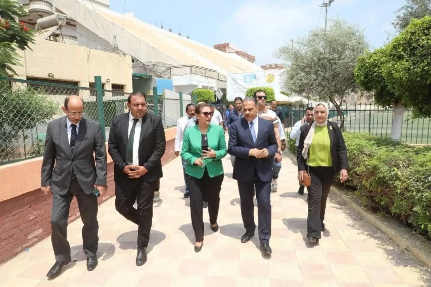 اللجنة الطبية العليا والاستغاثات بمجلس الوزراء تنظم قافلة طبية شاملة بمحافظة الشرقية