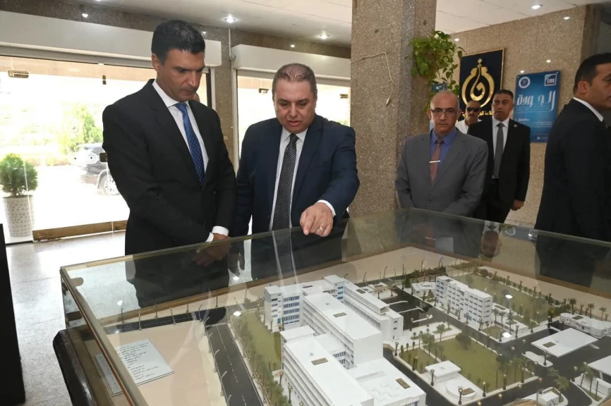 وزير الصناعة يتفقد مقر الهيئة المصرية العامة للمواصفات والجودة