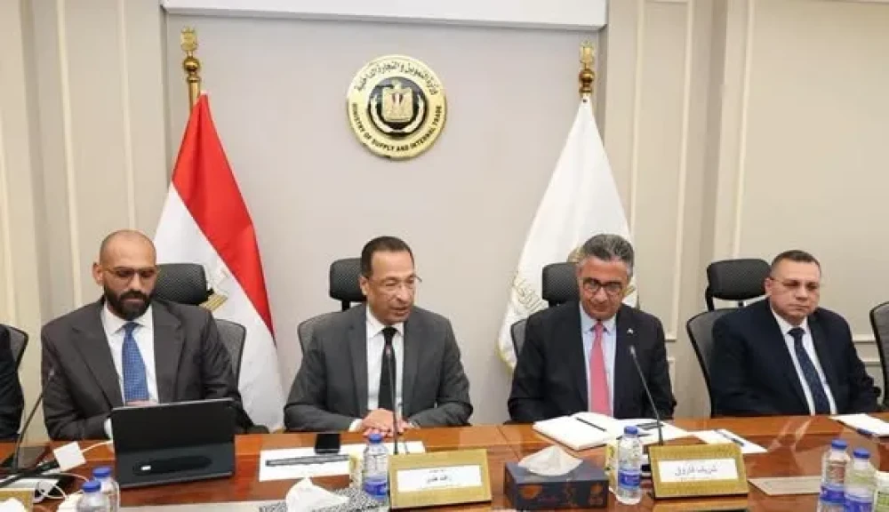 وزيرا التموين والتجارة الداخلية والاتصالات وتكنولوجيا المعلومات يعقدان اجتماعا لمتابعة منظومة كارت الخدمات الحكومية الموحد