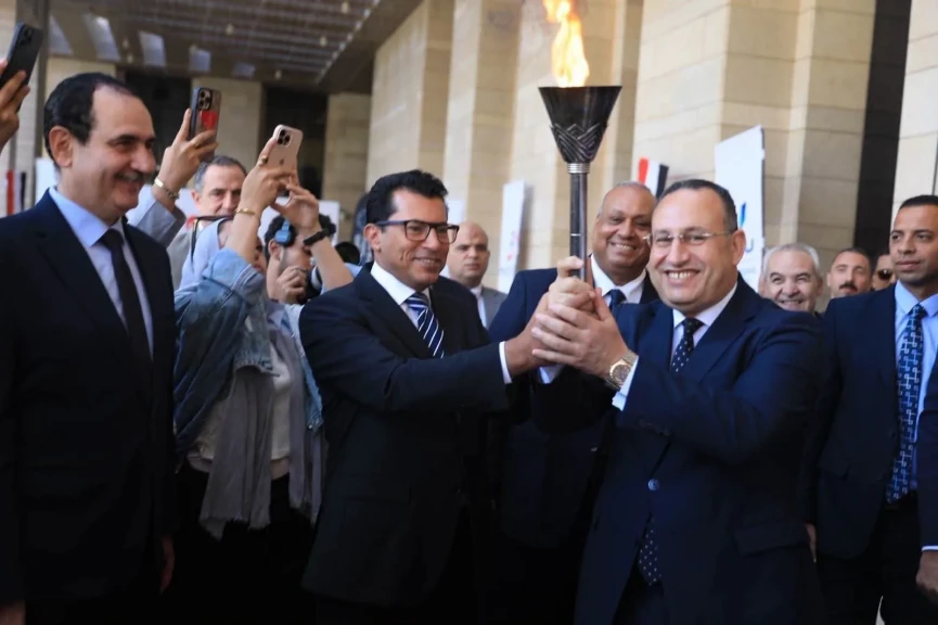 وزير التعليم العالي يطلق شعلة دورة الألعاب الأفريقية الثانية عشرة للجامعات «القاهرة 2026»