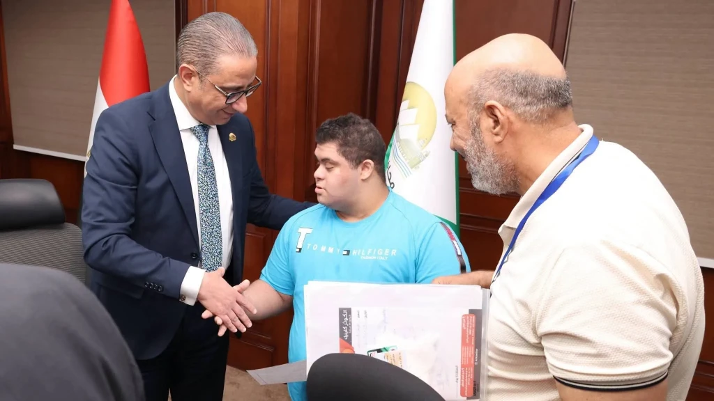 محافظ الجيزة يعقد اللقاء الأسبوعي لبحث شكاوى المواطنين
