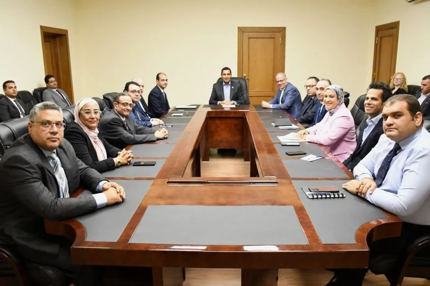 وزير الرياضة يبحث مع وفد المجلس الصحي المصري سبل تعزيز التعاون المشترك