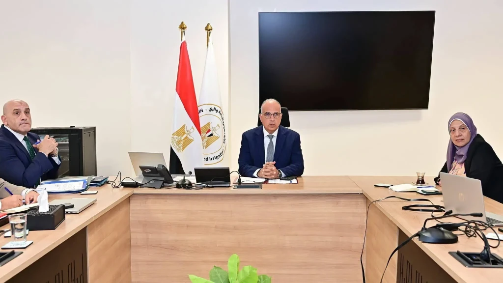 وزير الري يتابع جهود التحول الرقمي والتوأمة الرقمية بالوزارة