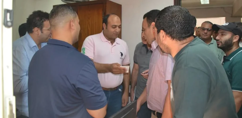 رئيس مياه الشرب بالجيزة يتفقد المركز الطبي ويتابع تطبيق المرحلة الأولى من المنظومة الإلكترونية لميكنة الخدمات الطبية