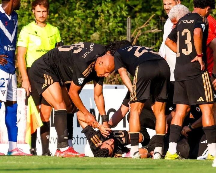 لاعب الأهلي يتعرض للإصابة.. ونقله للمستشفى للفحص والاطمئنان عليه