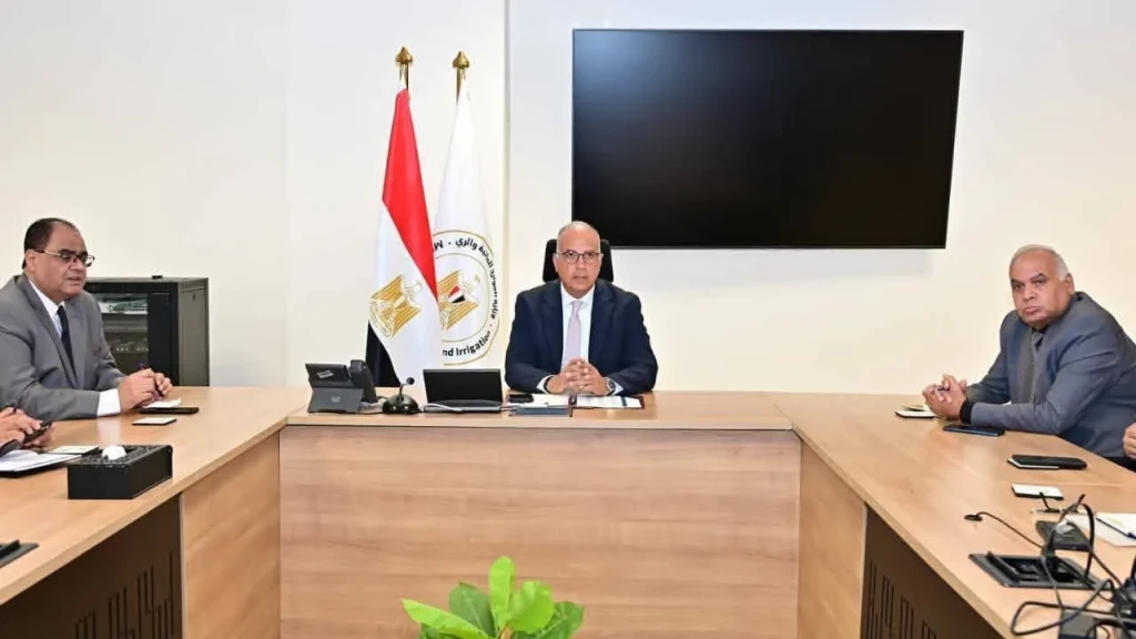 وزير الري يتابع مقترحات إنشاء المماشي وتطوير الواجهات النيلية
