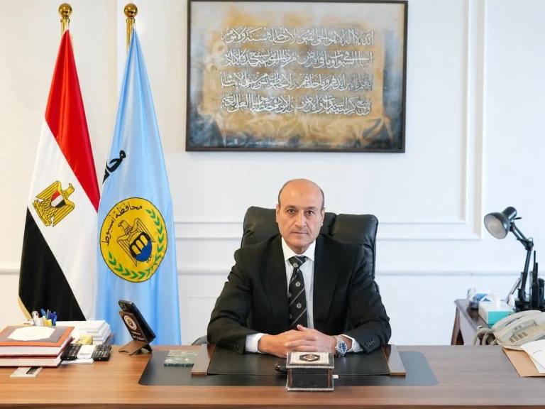 محافظ أسيوط يتابع الحالة الصحية للطفل ”محمود” بعد نقله إلى مستشفى الإيمان