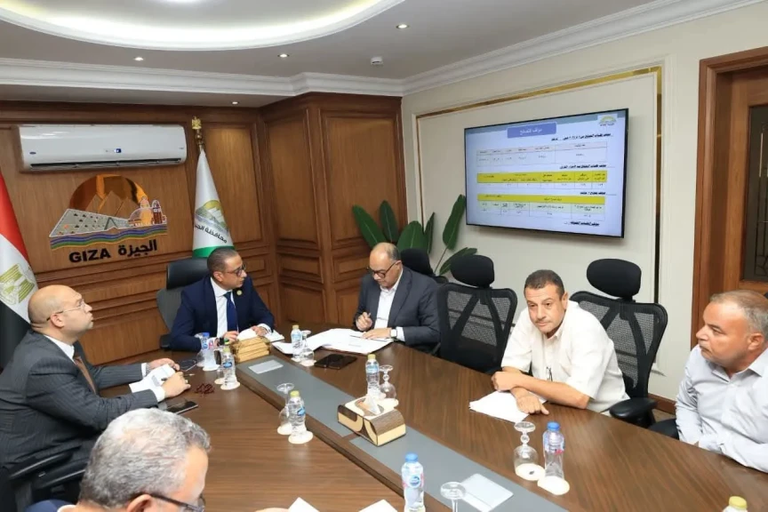 محافظ الجيزة يكلف بدعم منظومة النظافة بالعياط بـ٧٠ عاملًا إضافيًا لتغطية جميع قطاعات المدينة