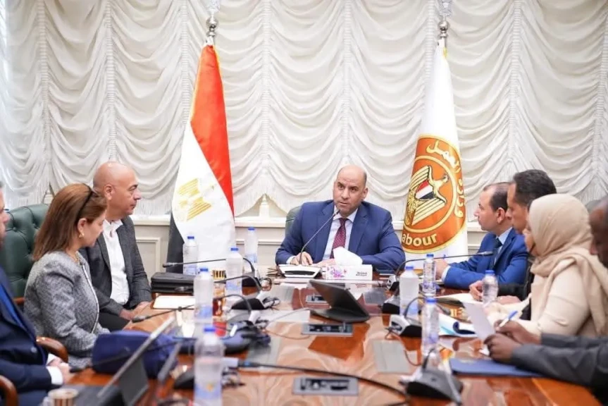 وزير العمل يتابع الاستعدادات النهائية لإطلاق نظام رقمي موحد لإدارة تصاريح عمل الأجانب