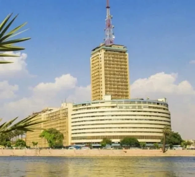 ”الشباب و الرياضة” تنقل قمة الأهلي و برشلونة الودية