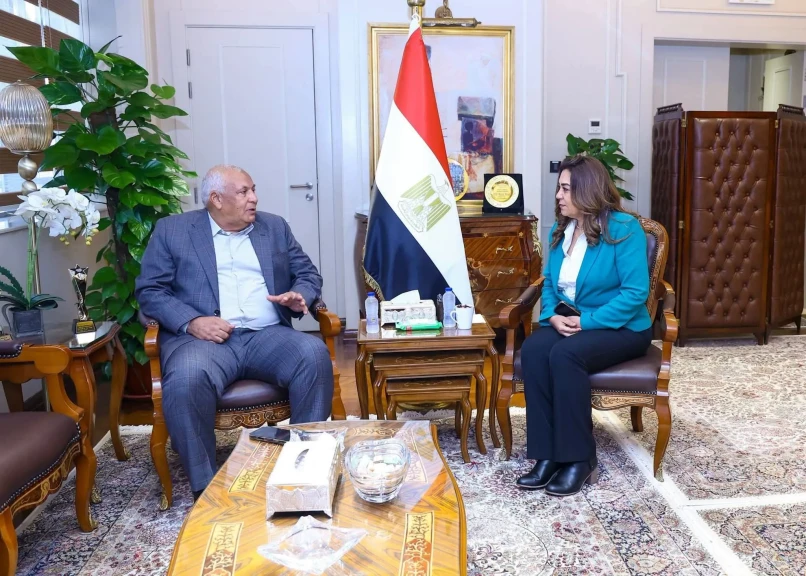 وزيرة التنمية المحلية تتابع مع محافظ مطروح الموقف التنفيذي لمشروعات الخطة الاستثمارية ومنظومة المخلفات وملفات التصالح والتقنين