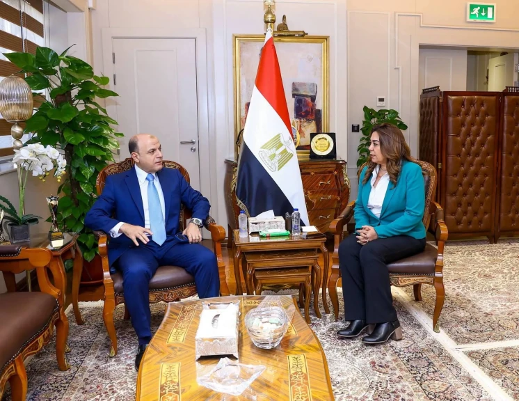 وزيرة التنمية المحلية والبيئة تناقش مع محافظ الغربية إجراءات تنفيذ وإحكام منظومة المخلفات بالمحافظة