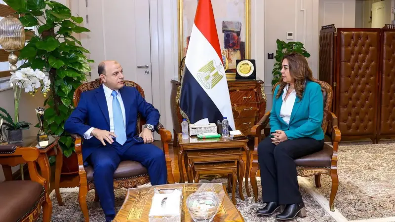 وزيرة التنمية المحلية والبيئة تناقش مع محافظ الغربية إجراءات تنفيذ وإحكام منظومة المخلفات بالمحافظة