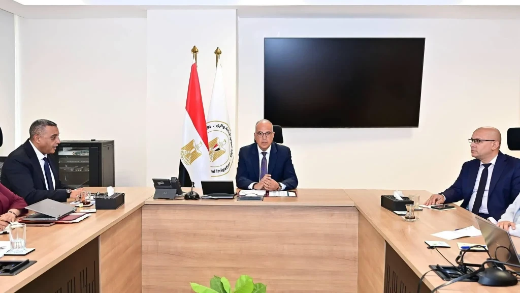وزير الري يتابع أعمال هيئة الصرف، ويستعرض الرؤية المستقبلية لتطوير منظومة العمل بها