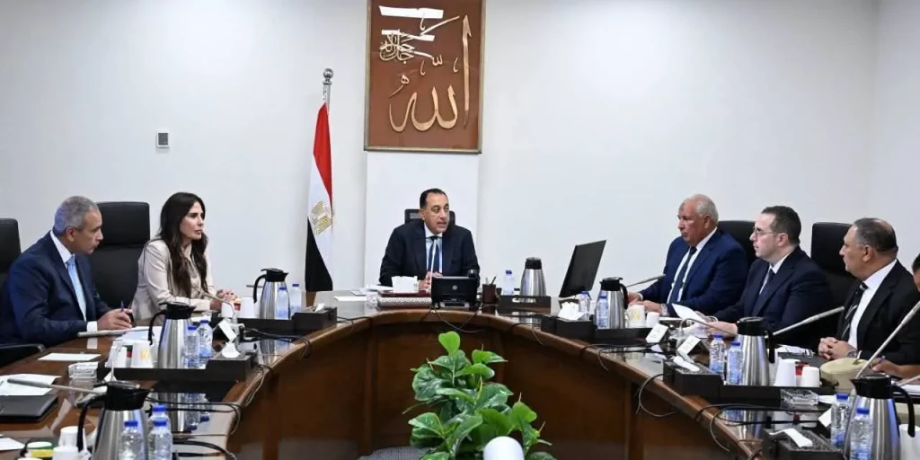 رئيس مجلس الوزراء يتابع الموقف التنفيذي لتطوير وتنمية منطقة الساحل الشمالي الغربي