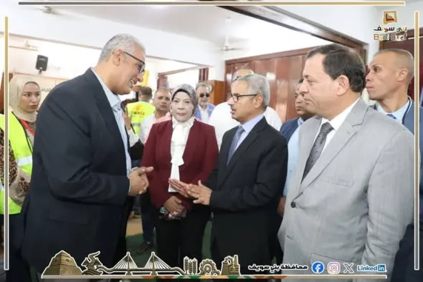محافظ بني سويف يتفقد المعرض السنوي لتوزيع الزي المدرسي على أبناء 15 ألف أسرة من الأولى بالرعاية